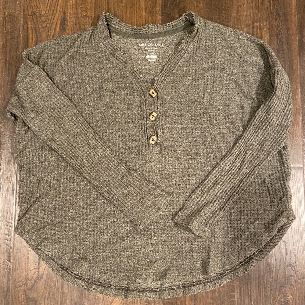 Long sleeve American eagle top with buttons
